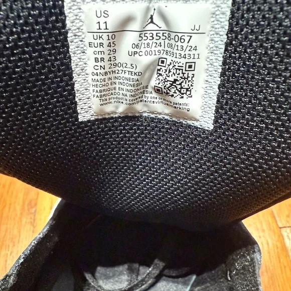 Nike Navy and White Sneakers - Picture 5 of 5